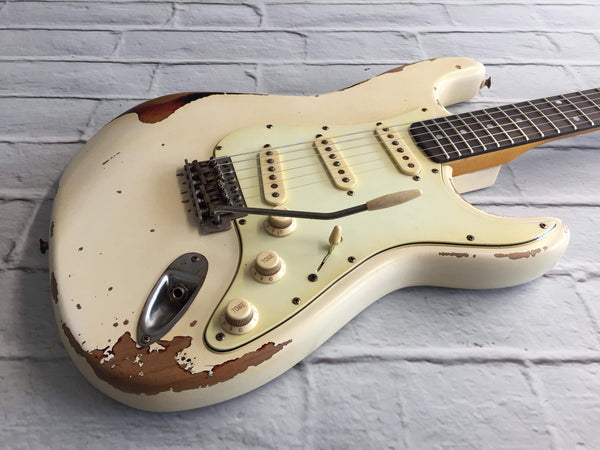 ★OlympicWhite Relic LaquerStratocaster★ CSS Olympic White over Sunburst Medium Relic '60s – Fraser Guitars